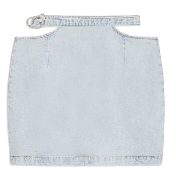 2/$20 - Submit a bundle offer for 2 or more clothing items with this title $10ea - Picture 2 of 6